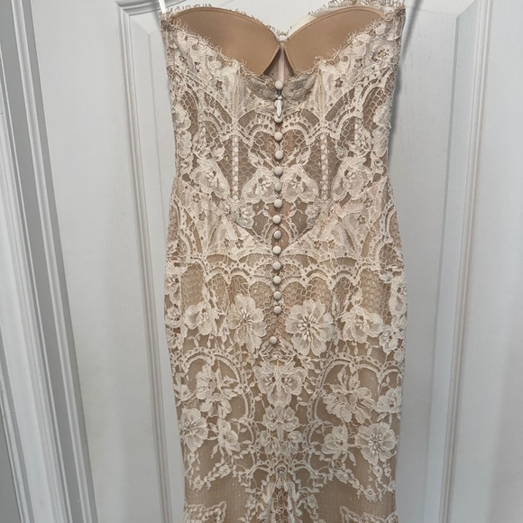 Made with Love- Winnie Wedding Dress - Picture 6 of 8